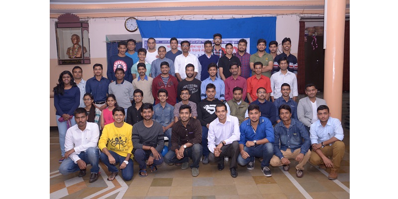 चला कूच करुया एका प्रतिष्ठित करियरकडे